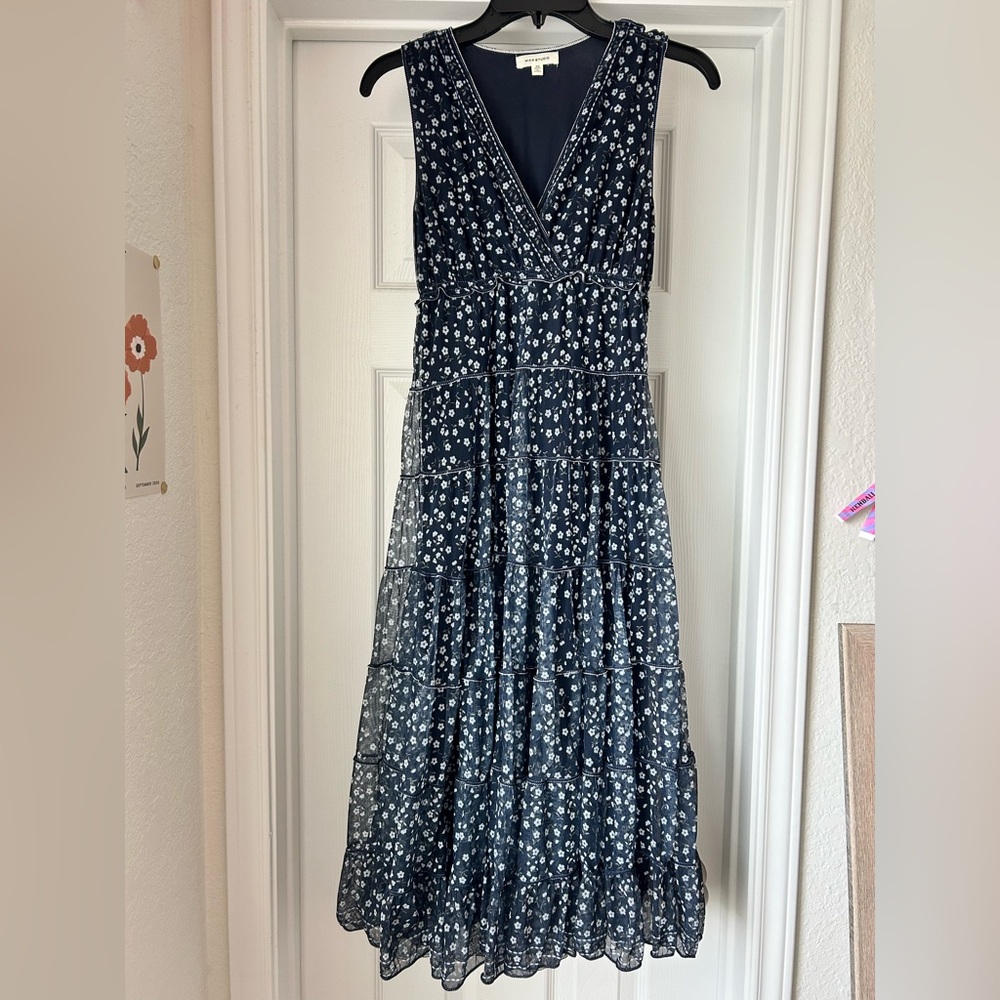 Max Studio Blue and White Floral V-Neck Sleeveless Midi Dress